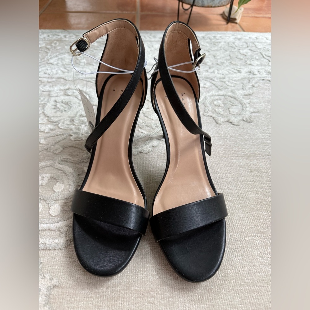 NWT- Elegant Black High heels